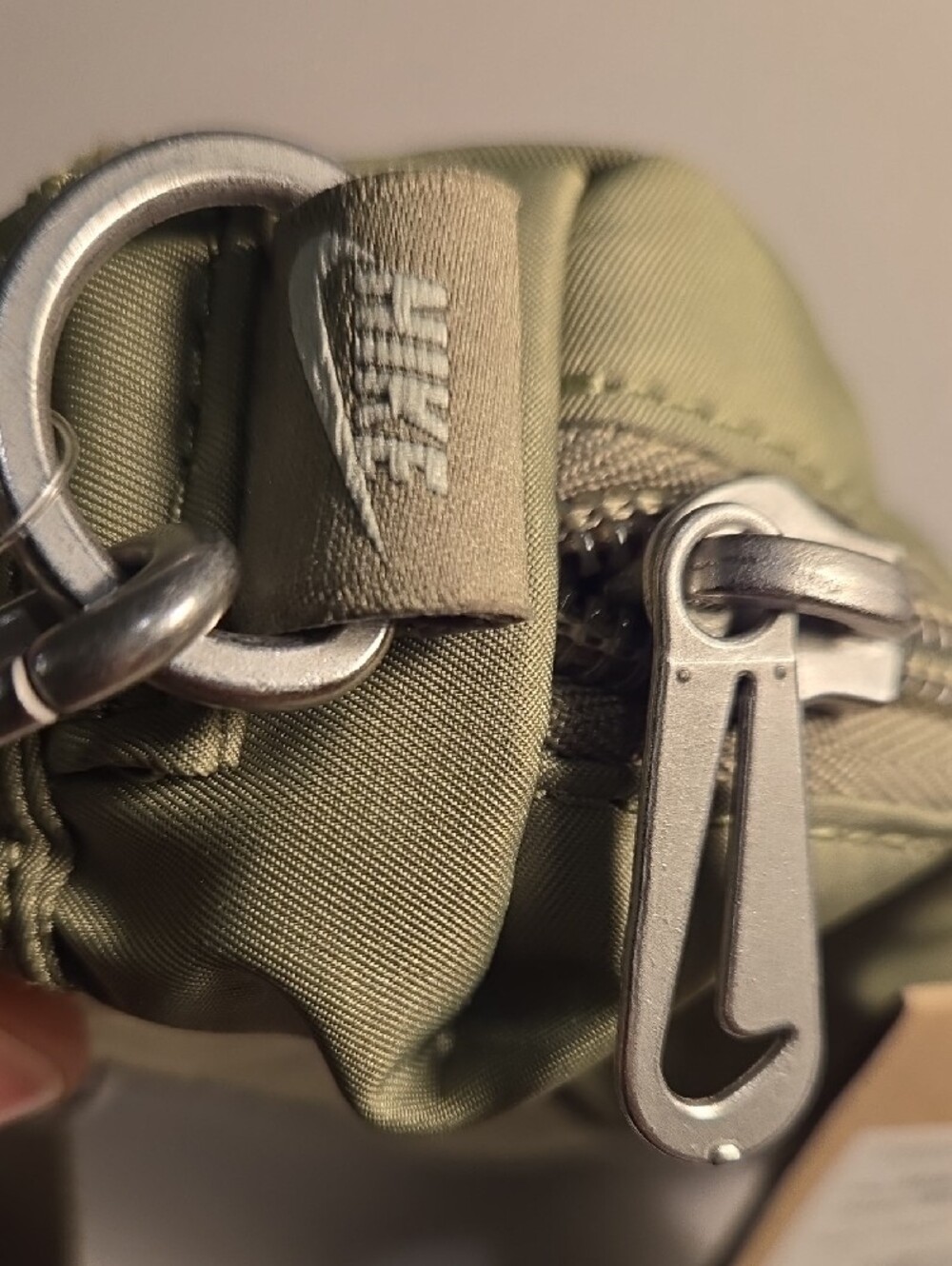 NIKE Women's Sportswear Futura Luxe Crossbody Bag (1l) In Green - Picture 5 of 8